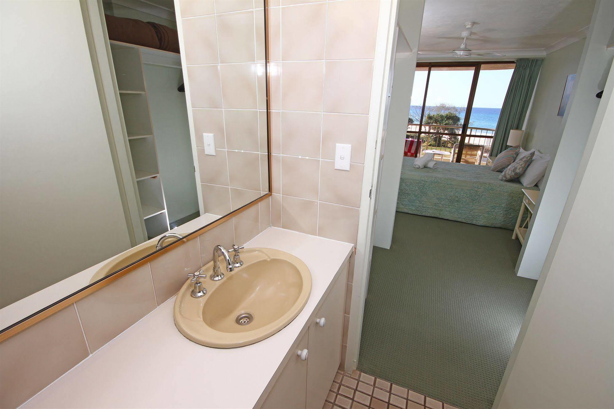 San Simeon Beachfront Apartments Tugun Gold Coast Eksteriør billede
