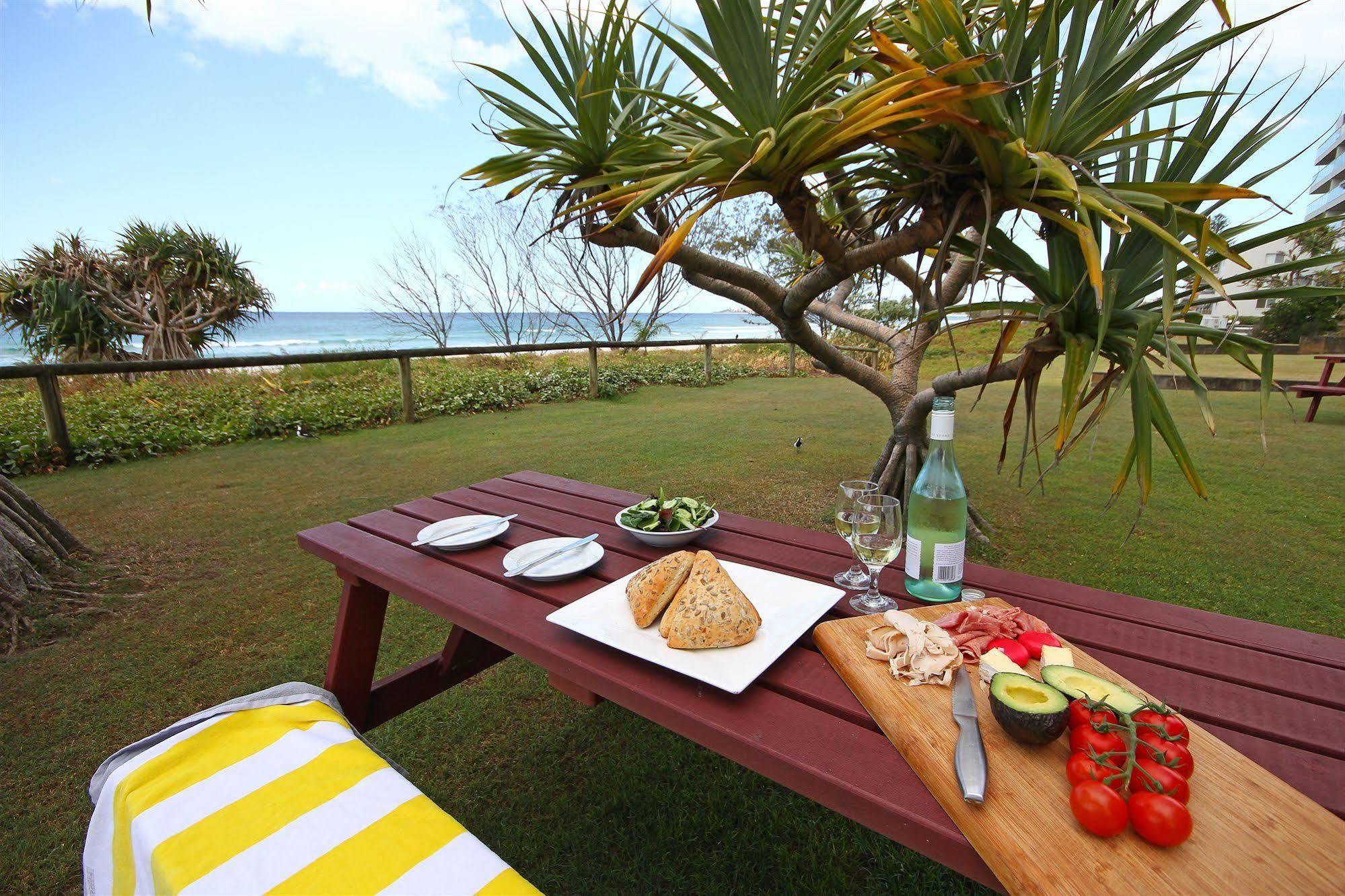 San Simeon Beachfront Apartments Tugun Gold Coast Eksteriør billede