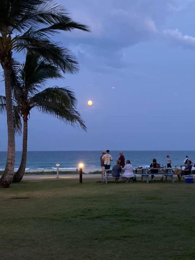 San Simeon Beachfront Apartments Tugun Gold Coast Eksteriør billede